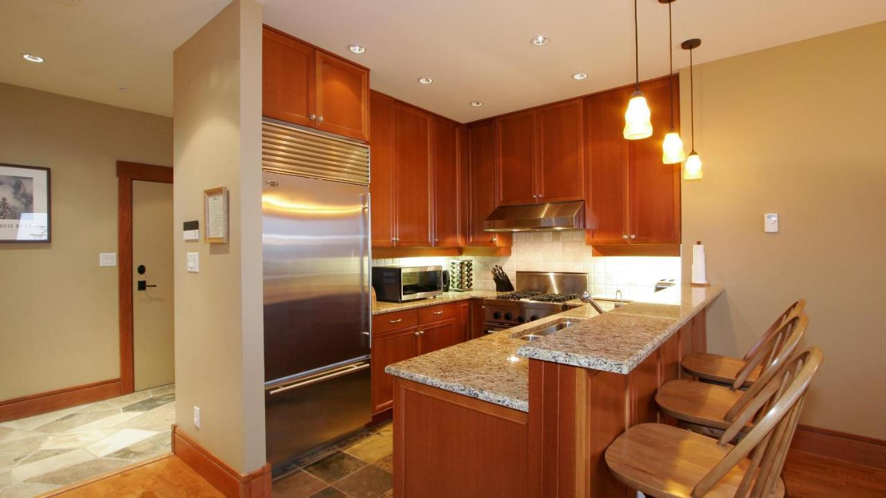Taluswood The Heights 18 | Mountainside Townhome W/ Ski Access, Hot Tub, Tranquil Views Whistler Luaran gambar