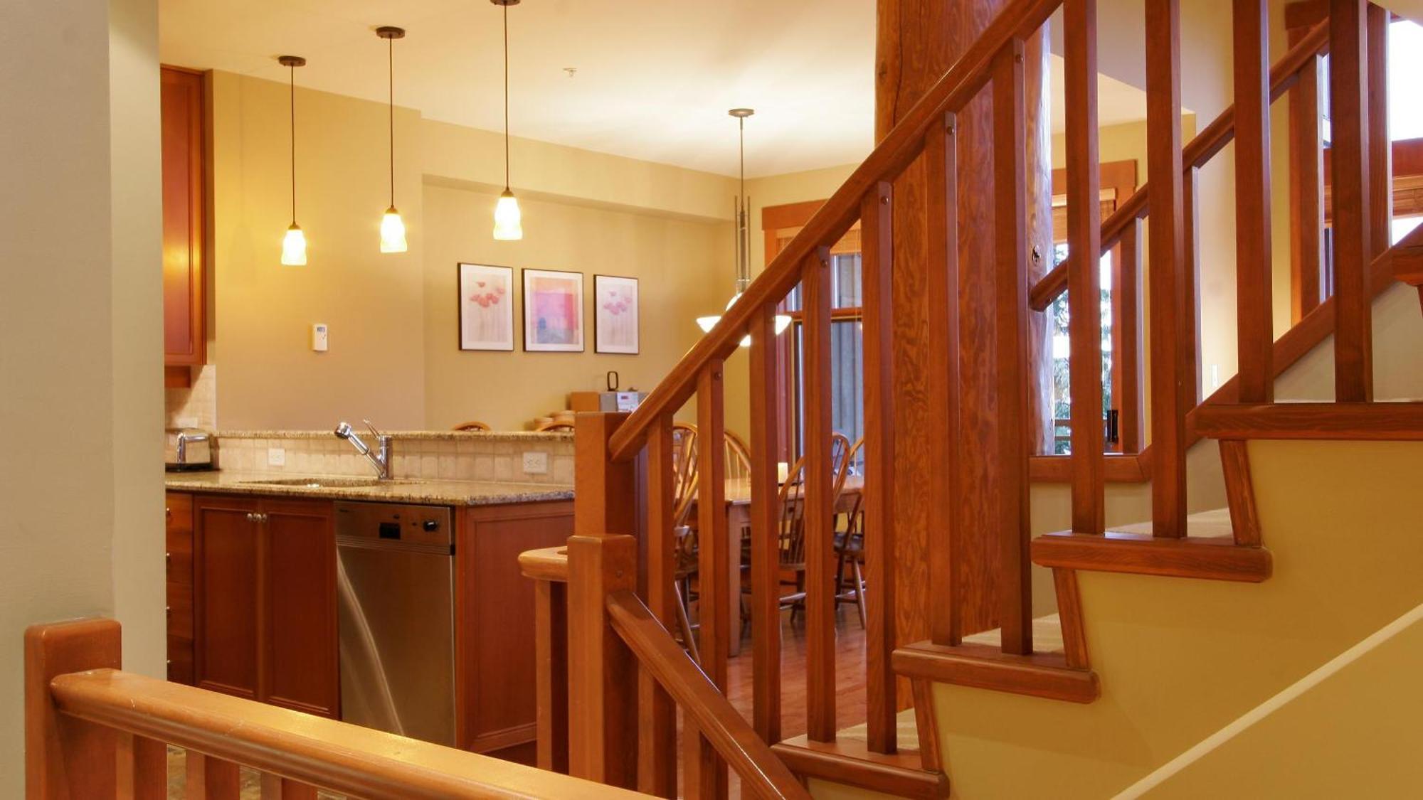 Taluswood The Heights 18 | Mountainside Townhome W/ Ski Access, Hot Tub, Tranquil Views Whistler Luaran gambar