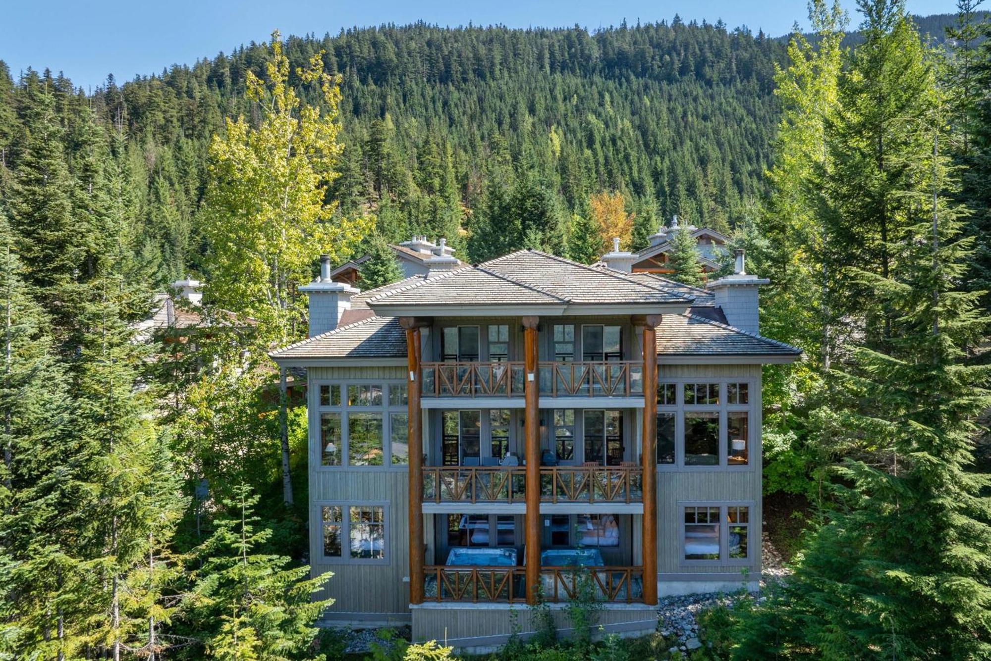 Taluswood The Heights 18 | Mountainside Townhome W/ Ski Access, Hot Tub, Tranquil Views Whistler Luaran gambar