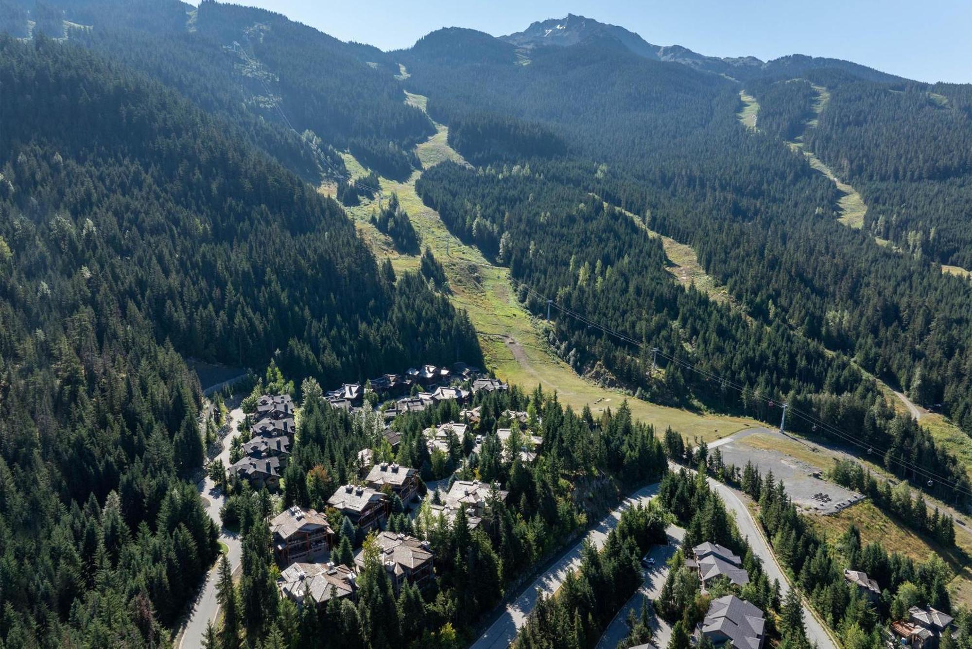 Taluswood The Heights 18 | Mountainside Townhome W/ Ski Access, Hot Tub, Tranquil Views Whistler Luaran gambar